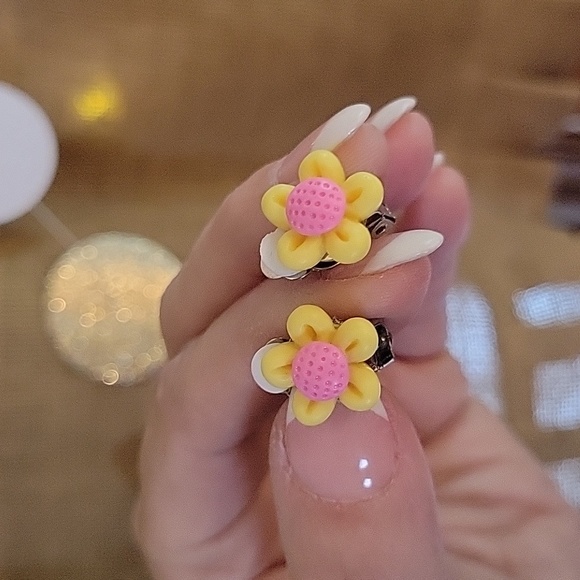 SPRING BLOOM CLIP-ON EARRINGS, Set of  Two - Picture 2 of 7